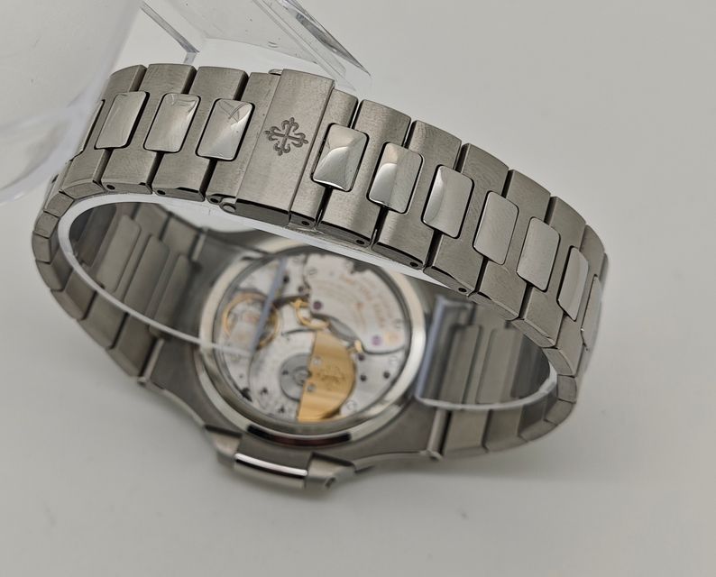 Patek Philippe Nautilus 5712/1A-001 Image 5